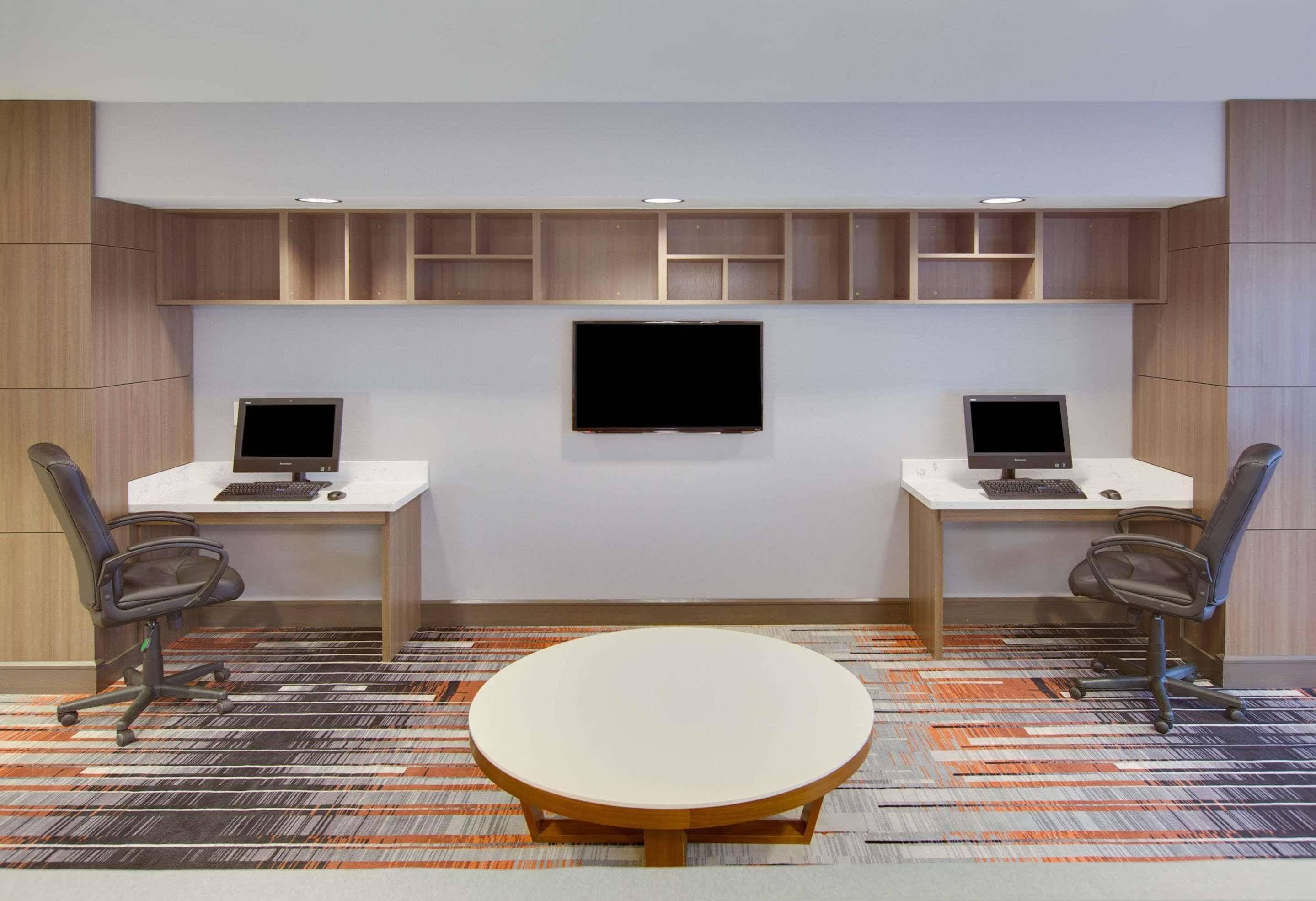 Wingate By Wyndham Hotel 3*
